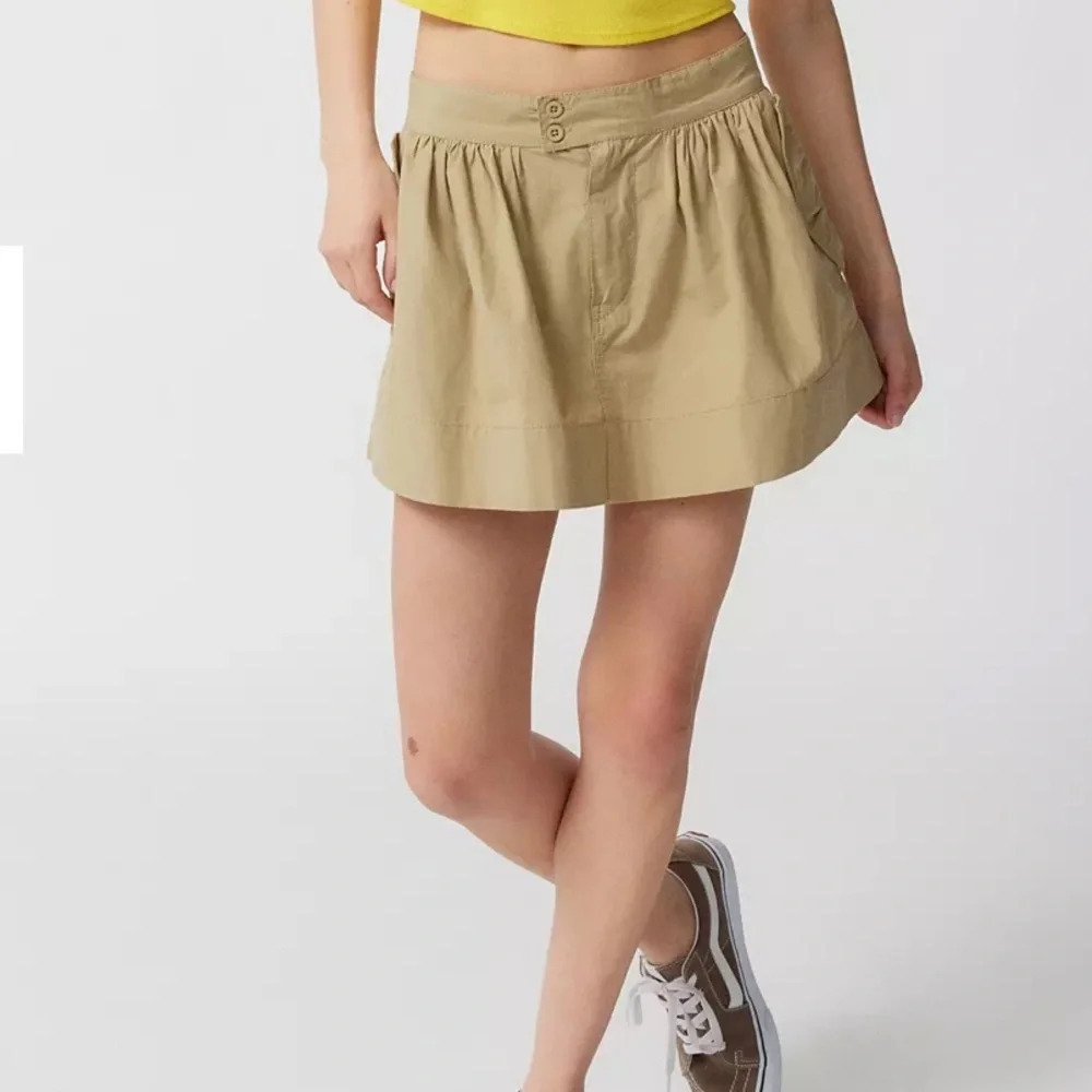 Urban outfitters BDG Belle Double-Button Mini Skirt beige size medium